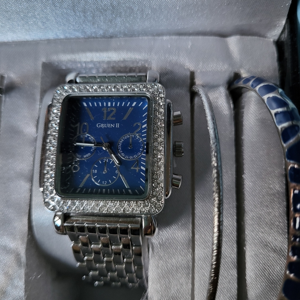 NEW Gruen II Watch with Coordinated Bangles